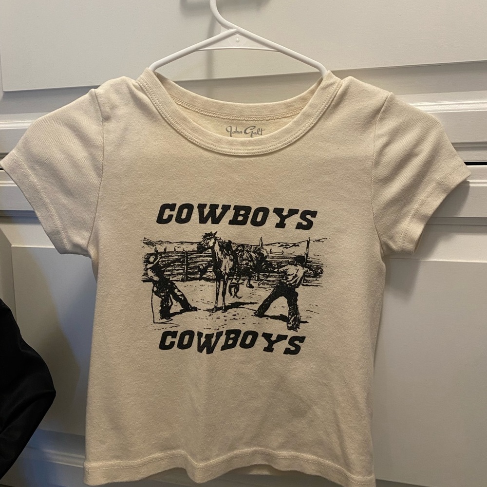 BRANDY MELVILLE “COYBOYS” BABY TEE